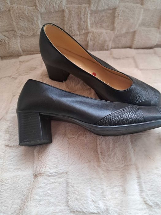 Czarne buty półbuty 39 magbut na obcasie czółenka