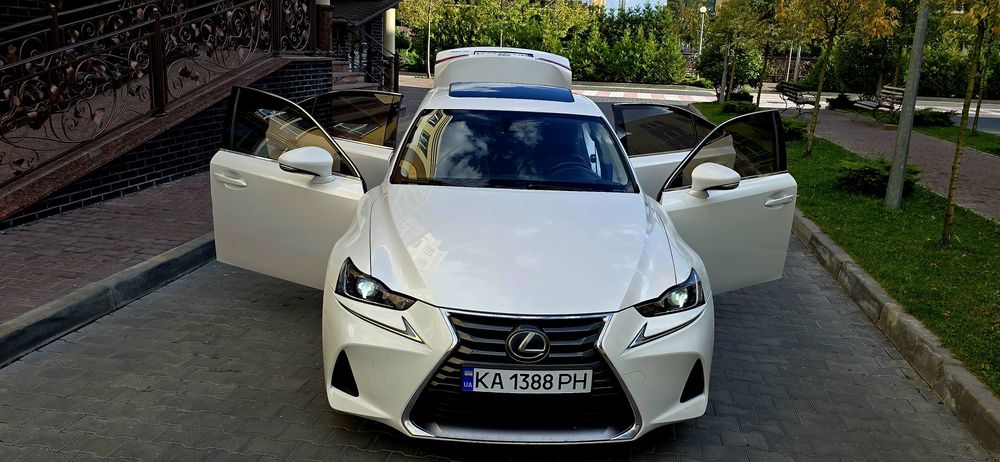 Lexus is300 2.0 2017 ідеал