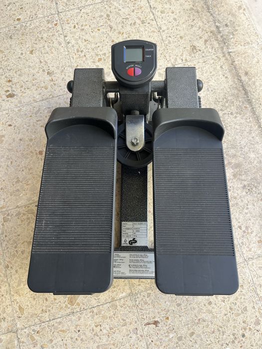 aparelho de step com contador em ecrã