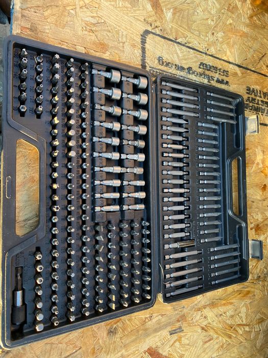 Універсальний набір біт на 208 предметів пластиковому кейсі