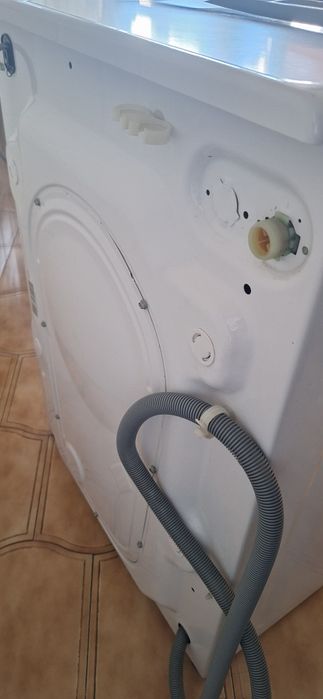 Máquina de lavar roupa Candy CS 1282DE-S com avaria, na placa