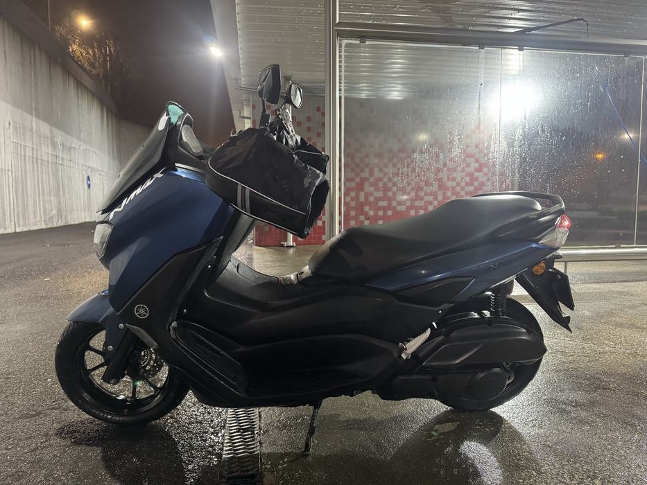 Moto nmax 2023 azul usada