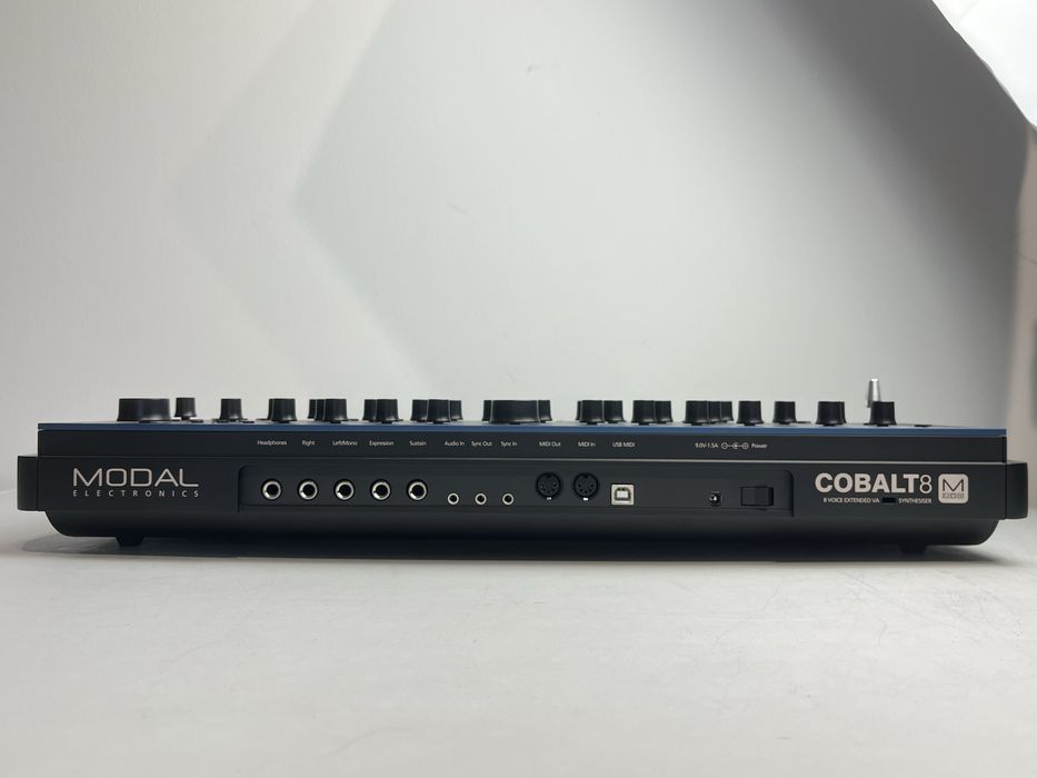 Sintetizador Modal Cobalt 8