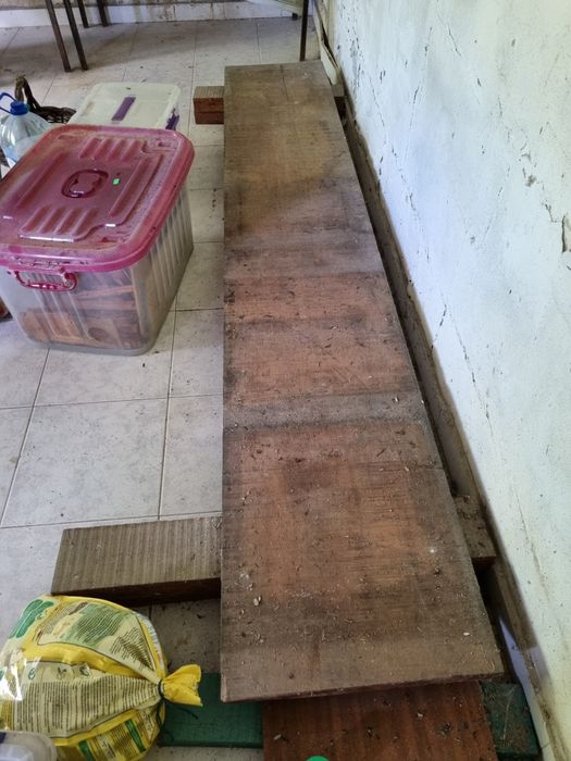 Tábuas de madeira de mutene