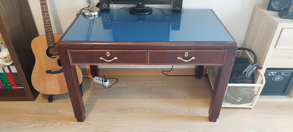 Secretária com tampo de vidro e forro