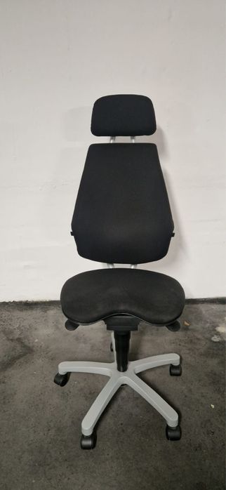 Компʼютерне крісло з Шаейцарії