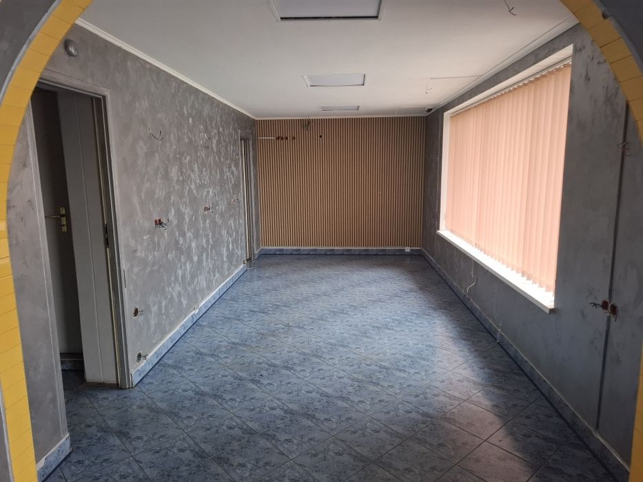Площадка  і приміщення 60 м²
