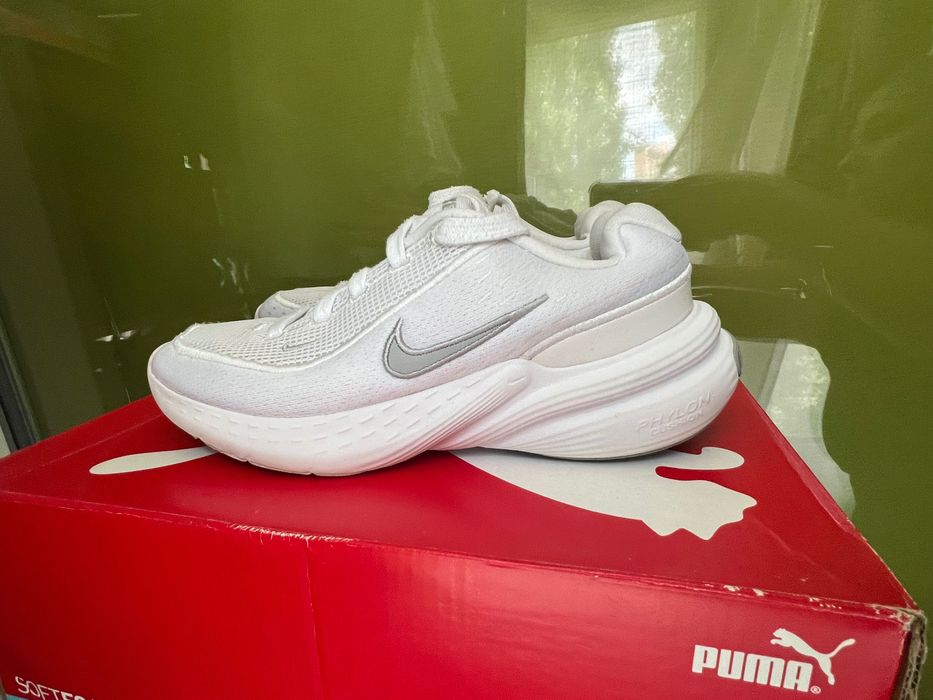 Кросівки Nike Uplift білі тканинні легенькі
