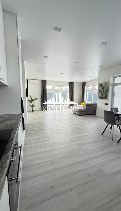 Унікальна пропозиція! Сучасний будинок, басейн з підігрівом, 8 соток