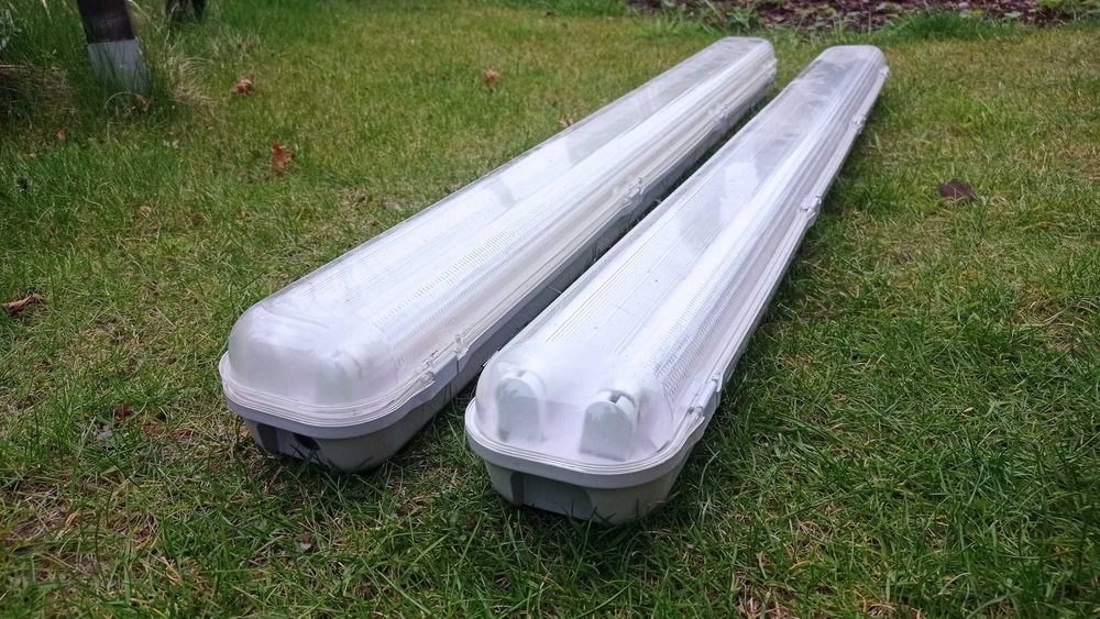 2 szt - Oprawy z jarzeniówkami 120cm