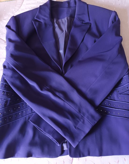Conjunto de saia, colete e Blazer