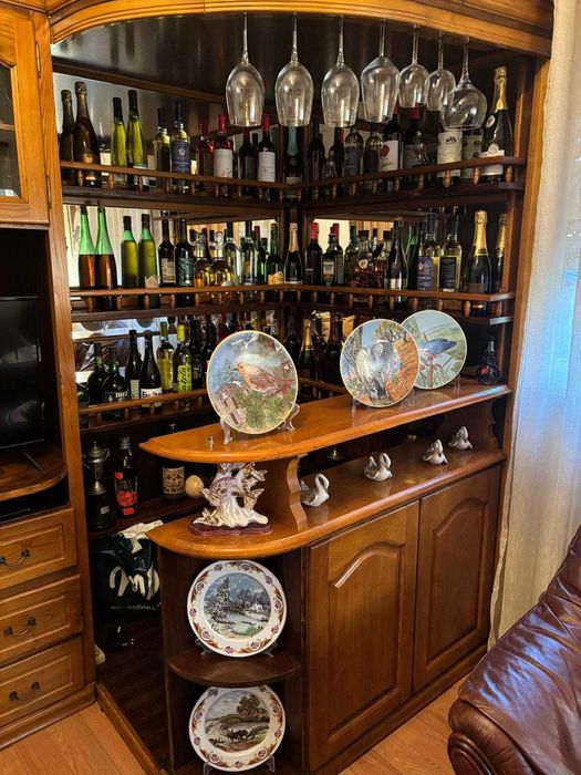 Móvel Bar em Madeira Cerejeira