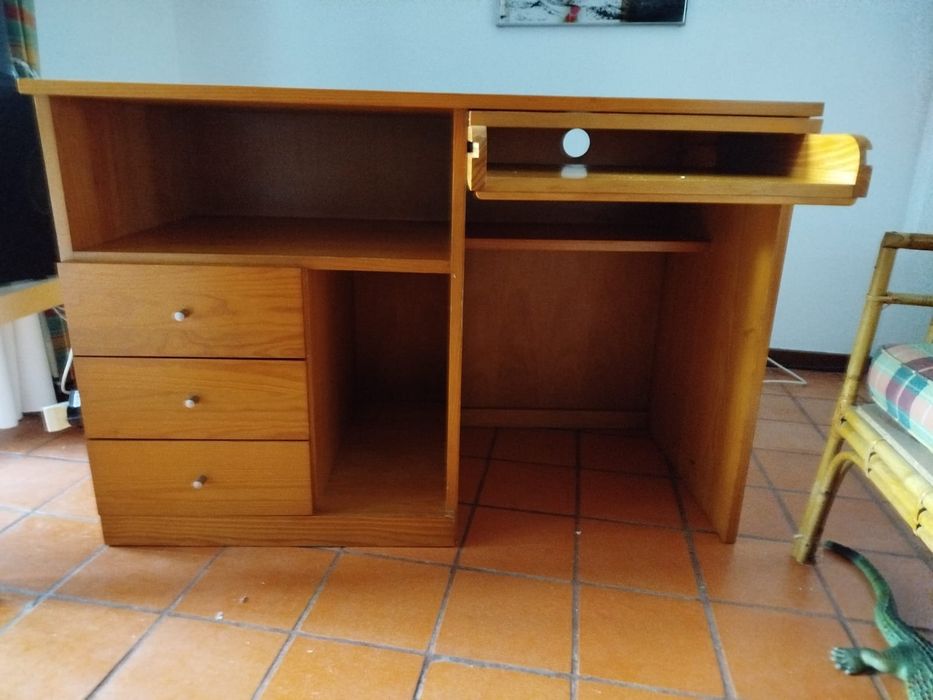 Secretária com arrumação