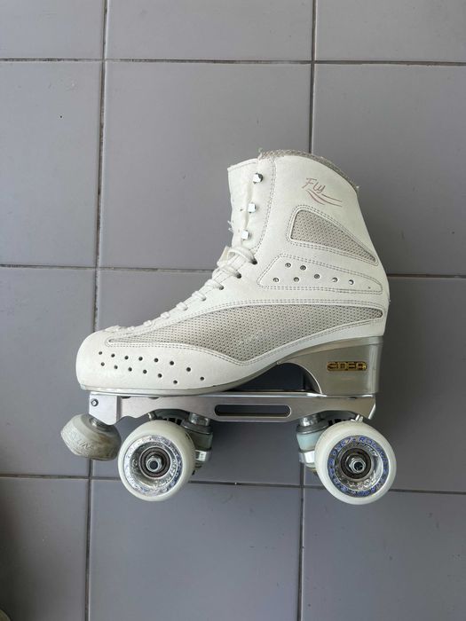 Patins de patinagem artística