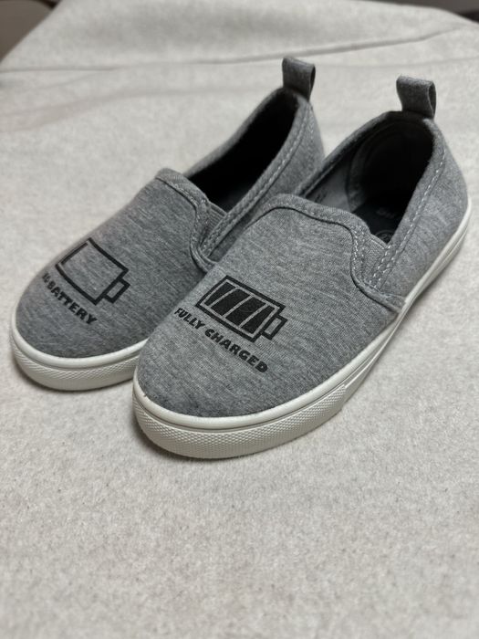 Кеди, сліпони, тапки