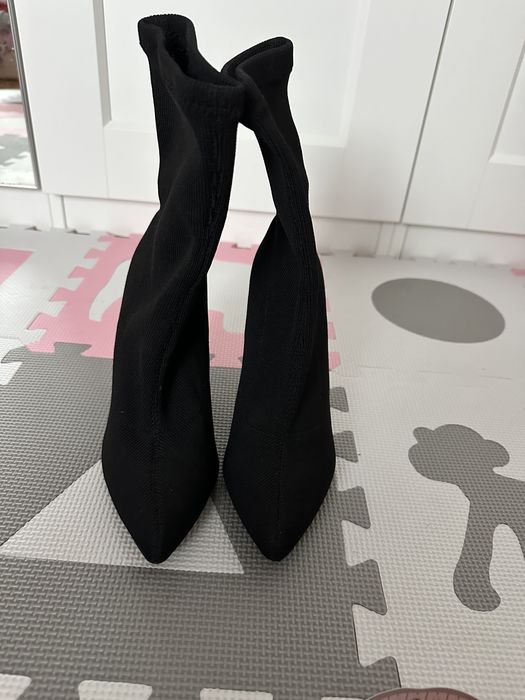 Czarne botki z transparentym obcasem