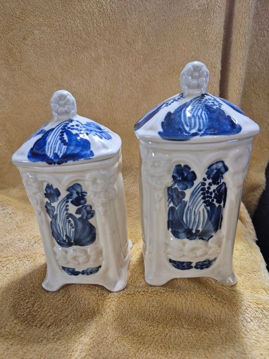 Ceramiczne pojemniki kuchenne w stylu vintage z kobaltowym zdobieniem