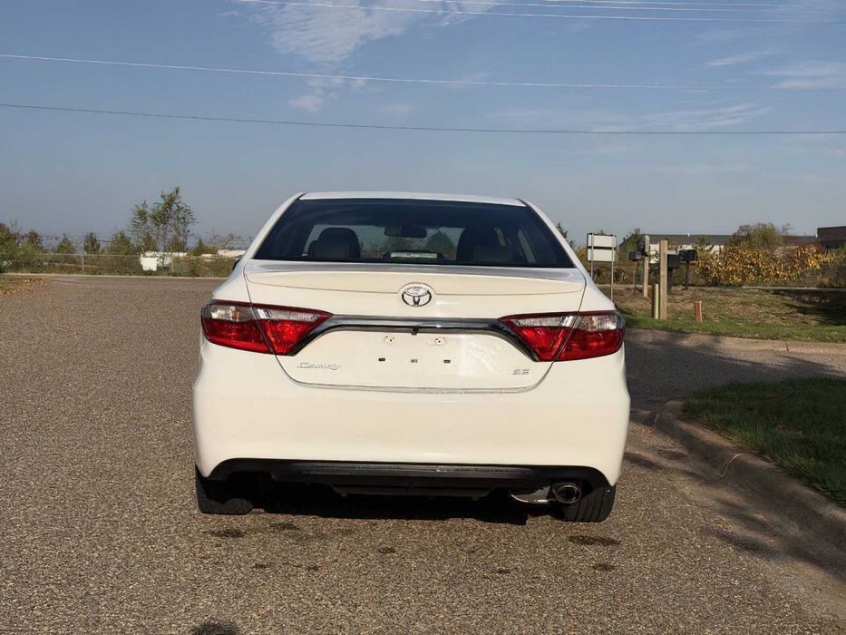 Toyota Camry      2016