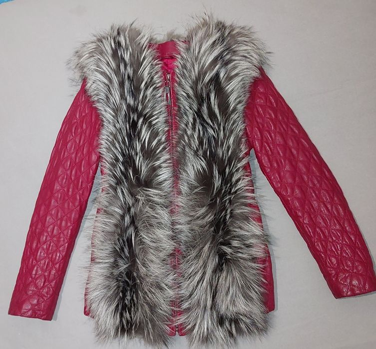 Жіноча шкіряна куртка