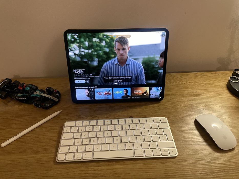 iPad Pro 13”_M4 - WiFi + e-Sim - 256 GB  - Como Novo