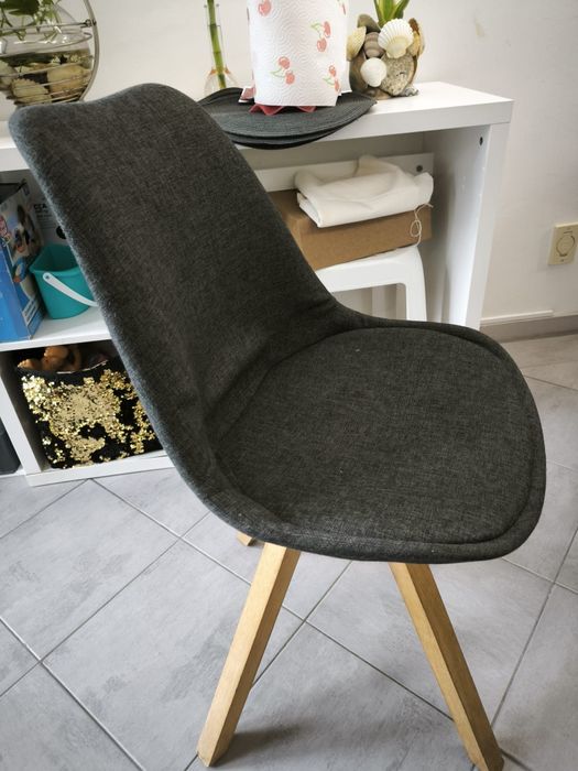 Venda de uma Mesa redonda com cadeiras