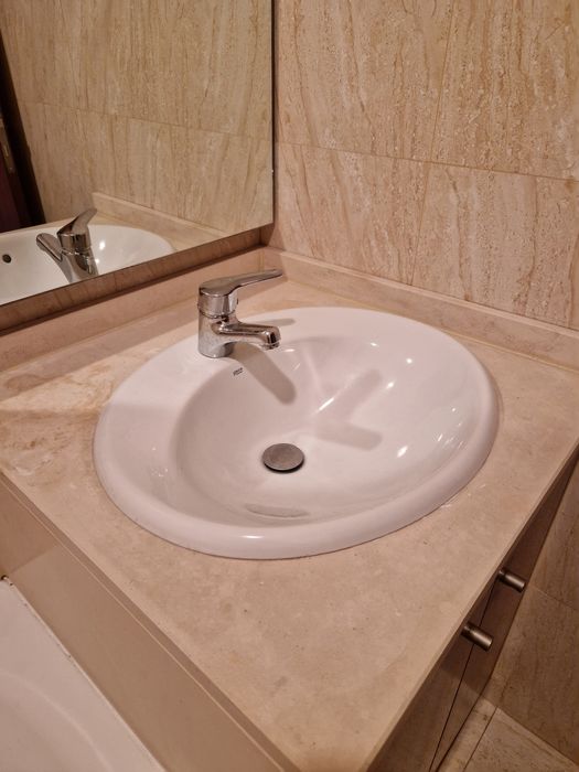 Lavatórios Roca com torneira