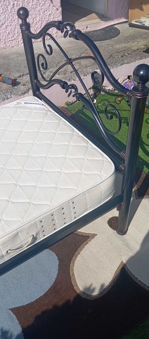 Cama ferro solteiro completa com carpete