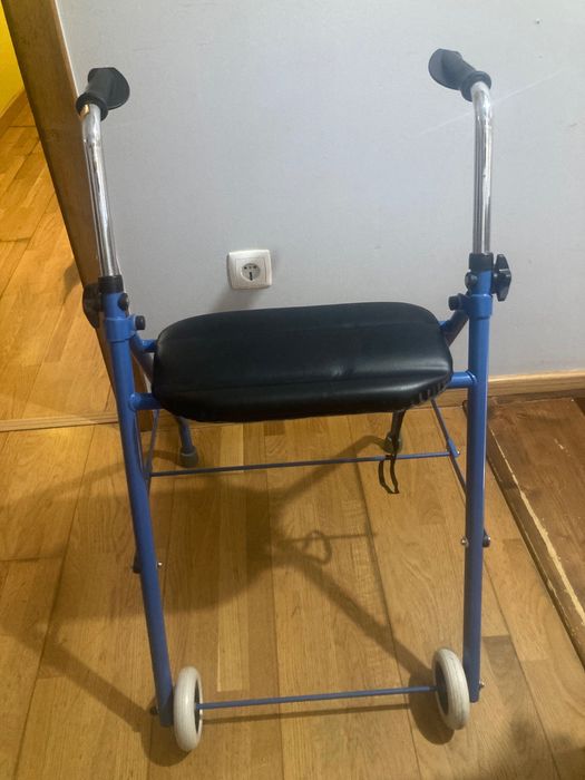 Andarilho novo com rodas