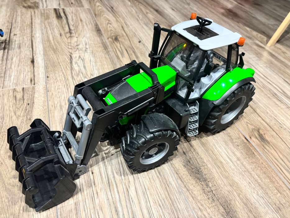Traktor zdalnie sterowany Claas Axion pilot