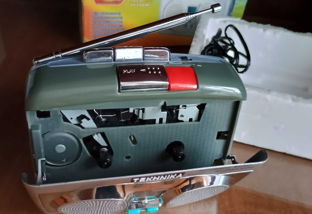 радіоприймач з плеєром та диктофоном TEKHNIKA T-37
