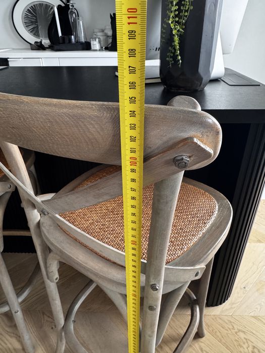 Hoker , drewniane krzesło barowe , krzyżak