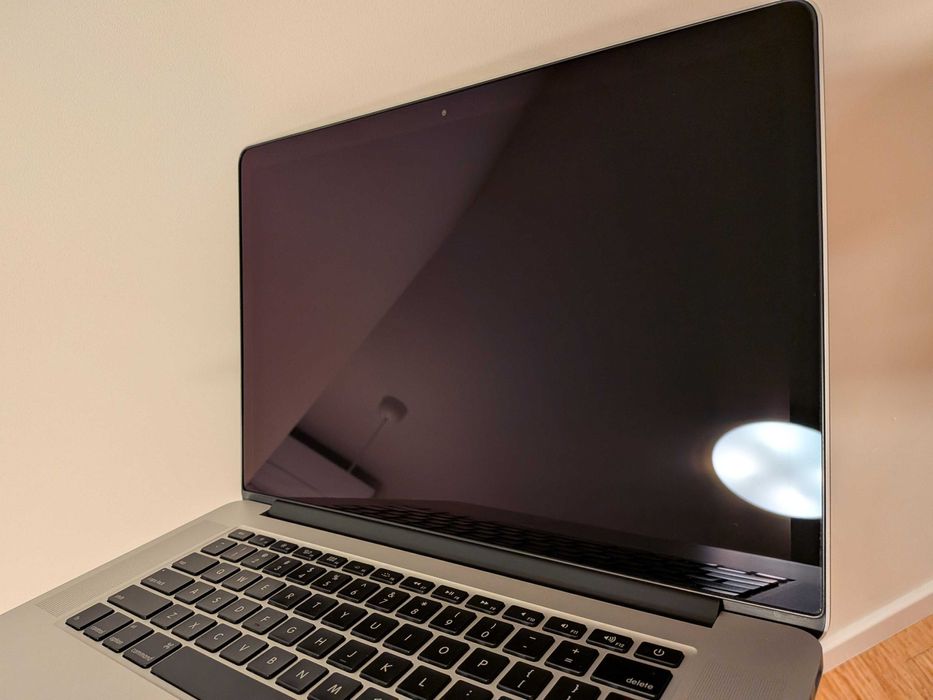 MacBook Pro Retina Mid 2015; i7 2,5 GHz; M370X; 512 GB; Sequoia 15.7.2
