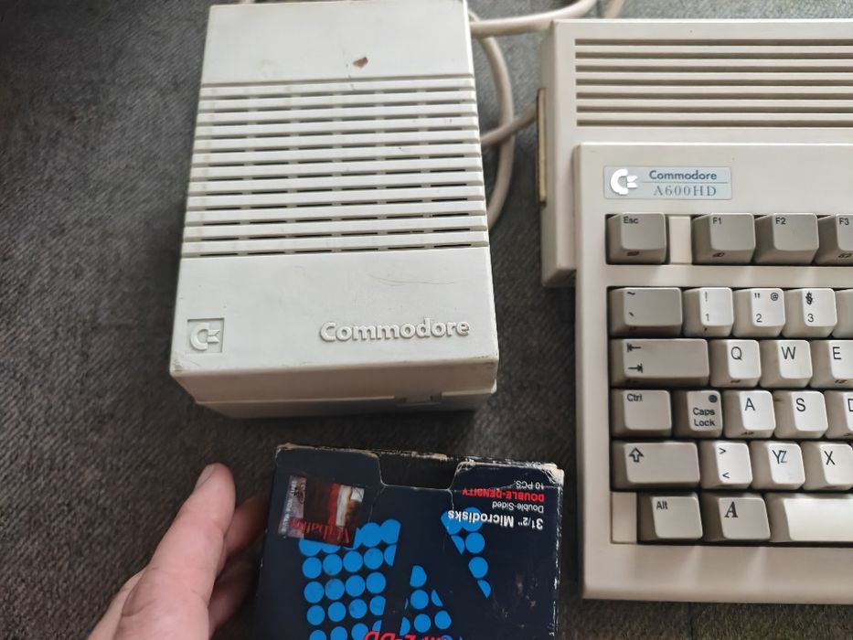 Commodore Amiga a600hd super stan dyskietki myszka