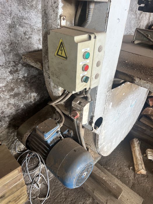 Serra de fita industrial