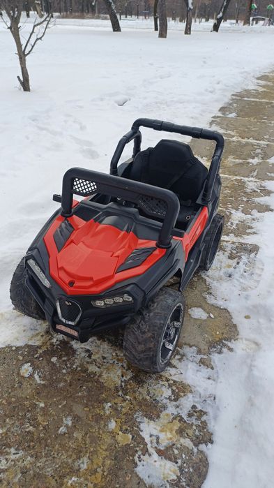 Продам машину детскую