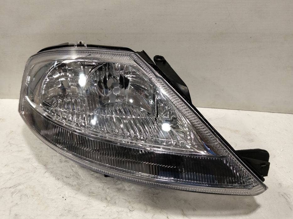 Vendo farol de citroen C3 lado direito 2004