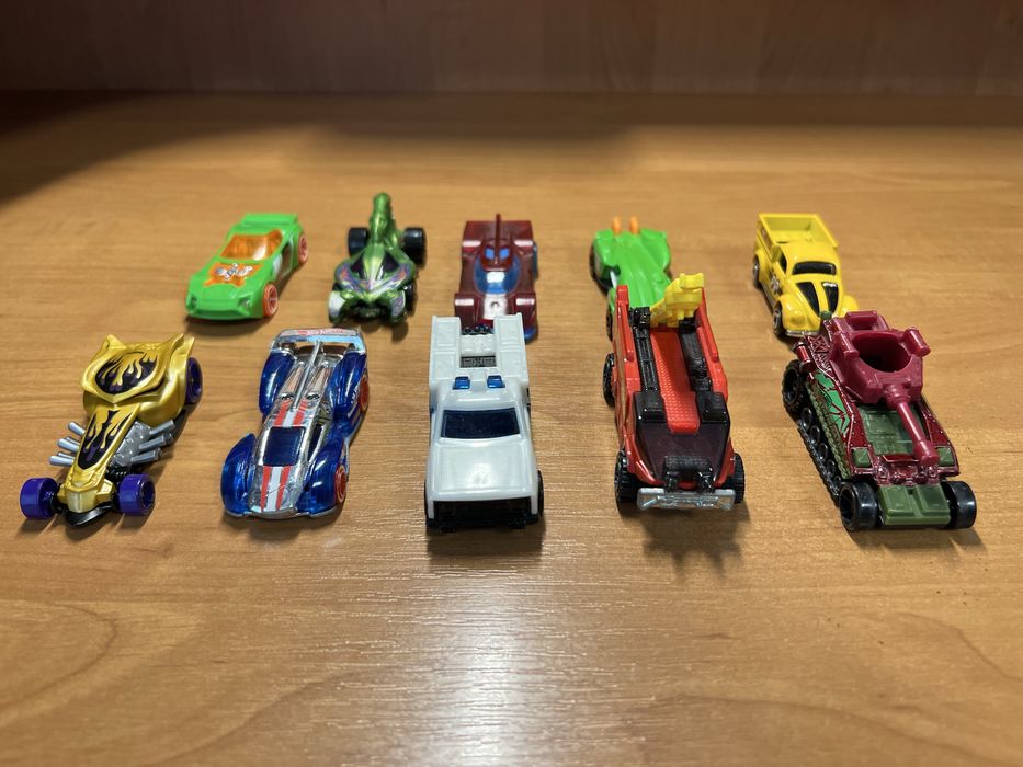 Машинки HotWheels 38 штук