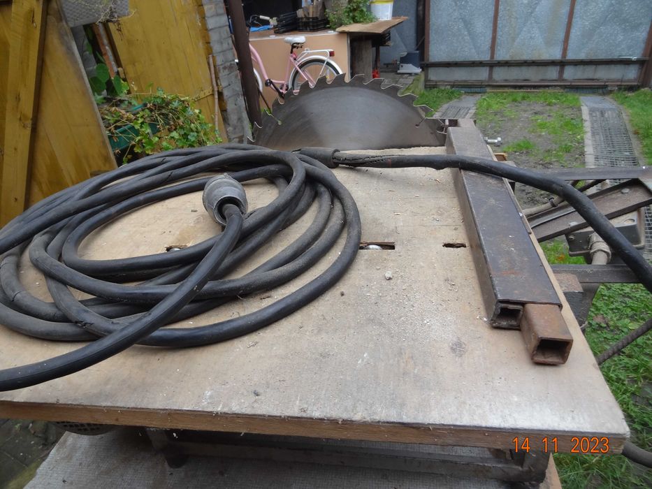 Krajzega z przesuwnym blatem