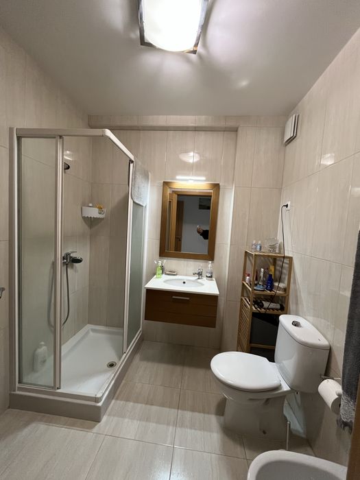 Quarto c/ àrea habitacional comum em Monção