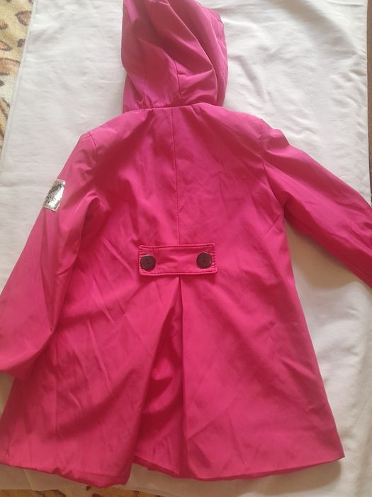 Малиновий плащик