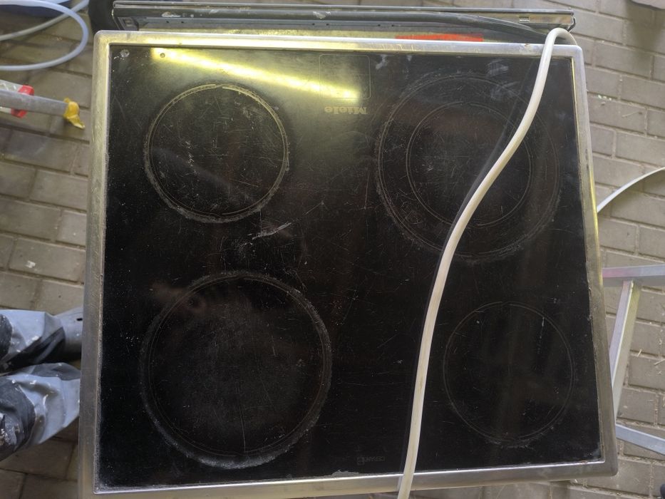 Miele twin set 200 Piekarnik elektryczny z płytą do zabudowy