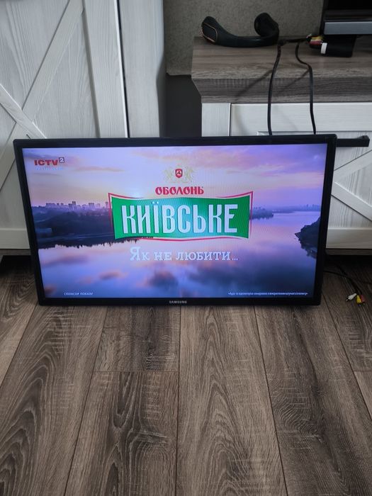 Телевізор Samsung ue32eh4000w 32'