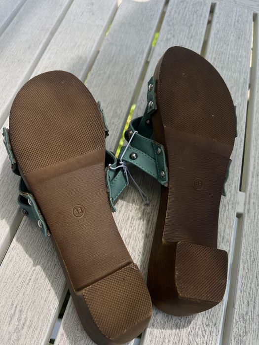 Босоніжки жіночі