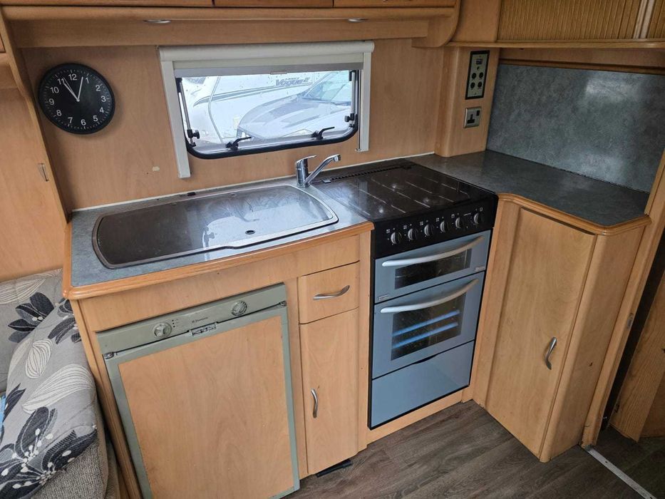 Caravana inglesa Lexon duplo rodado