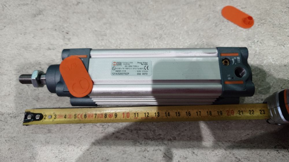 Siłownik  pneumatyczny Metal Work z TŁOCZYSKIEM D32x70