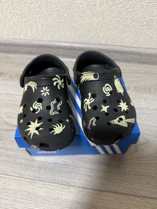 Босоніжки adidas 2 пари+Crocs