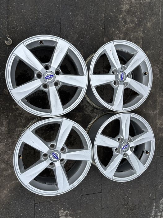 Felgi aluminiowe Volvo 5x108 R16 7J Et 50 Otw 63.4 Nr B34