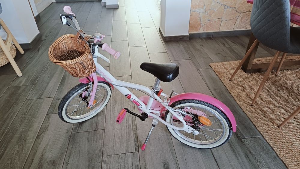Bicicleta menina com cestinho