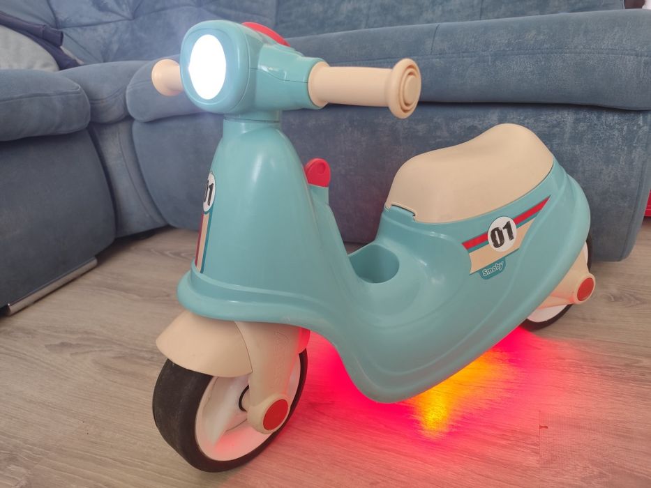 Біговел Smoby скутер