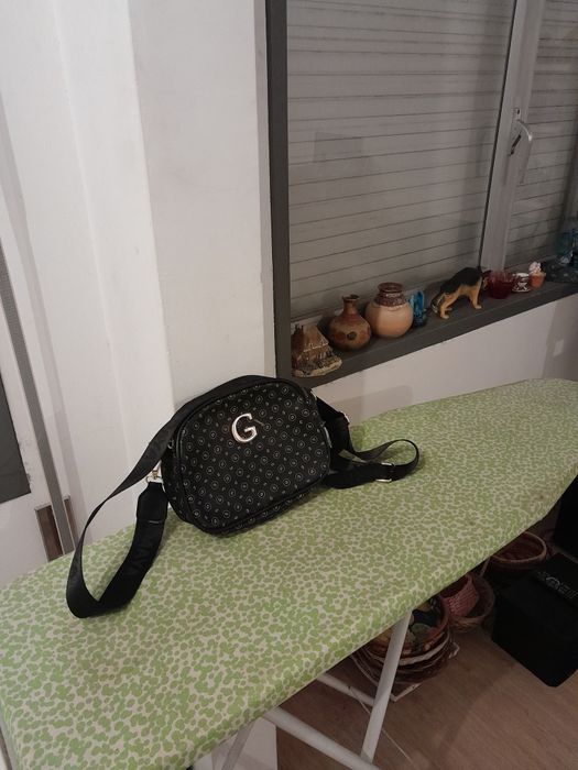 Vendo Mala de Senhora muito bonita como nova